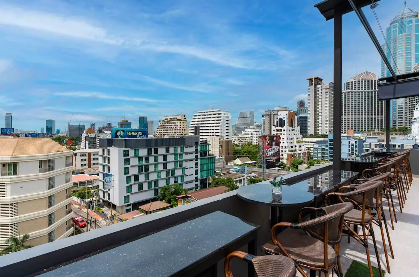 ✈ MIDDEN VAN THAILAND | Bangkok - SureStay Plus Hotel by Best Weste...