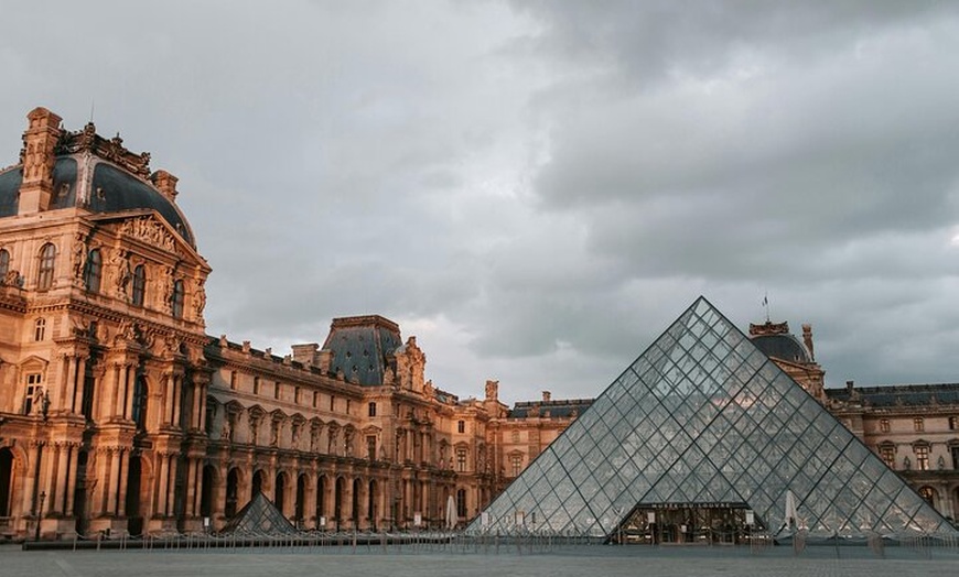 Image 2: Billet coupe-file pour le musée du Louvre avec visite guidée