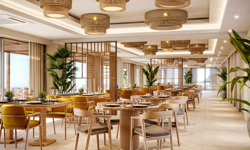 Image 5: ✈ NORD DE LA GRÈCE | Stavros - Isla Brown Chania Resort, Curio Coll...