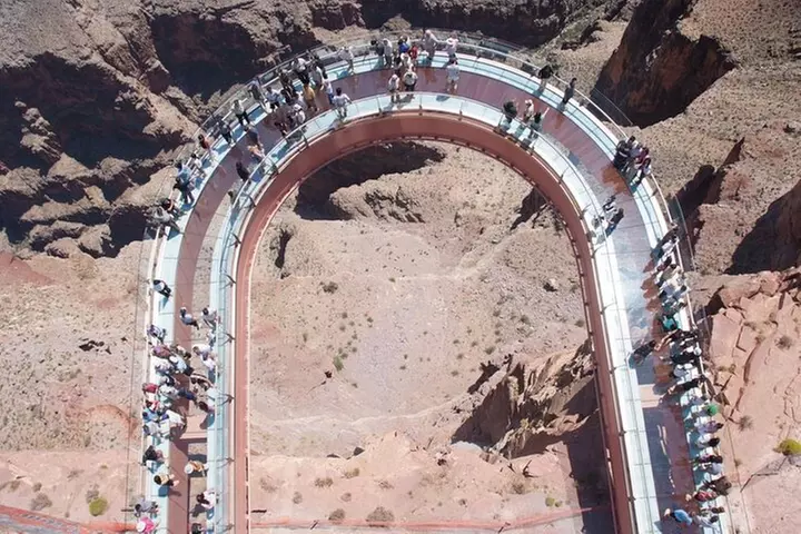 Las Vegas: Grand Canyon West Rim Bus Tour with Skywalk
