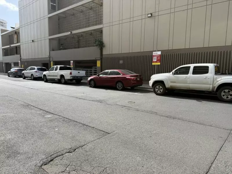 Parking at P1730 - Ala Moana Hotel - Street Spaces