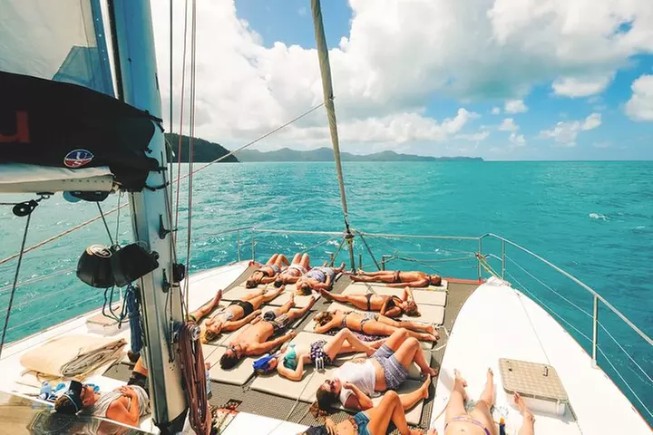 Full-Day Whitsunday Sail and Snorkel Adventure with Lunch