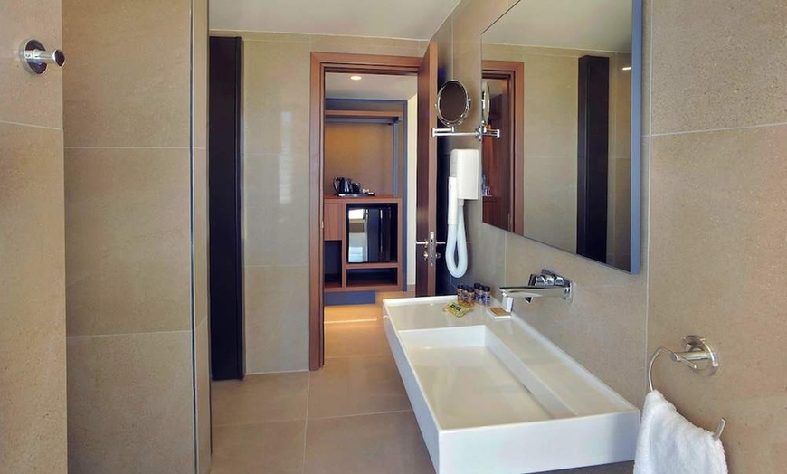 Image 22: ✈ ZYPERN | Ayia Napa - Nelia Beach Hotel 3*, 3 Nächte - Außenpool