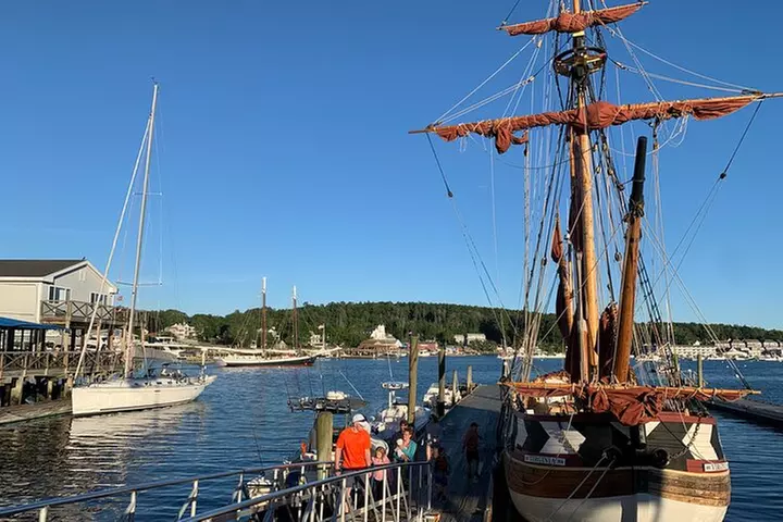 Boos and Brews Walking Ghost Tour of Boothbay Harbor