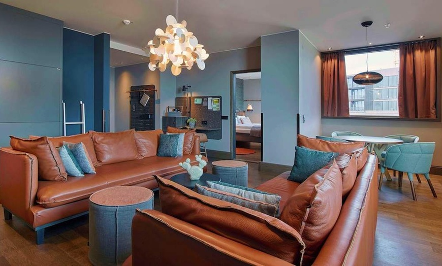 Image 7: ✈ SCHWEDEN | Stockholm - Downtown Camper by Scandic 4*, 2 Nächte - ...