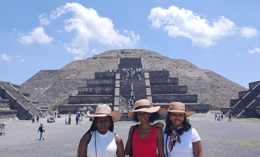 Image 3: Exclusive Teotihuacán Pyramids, Cave & Hot Air Balloon Ride