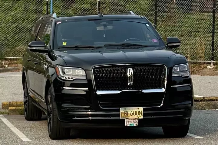 Private Transfer to Vancouver Airport (YVR) - Primary Image