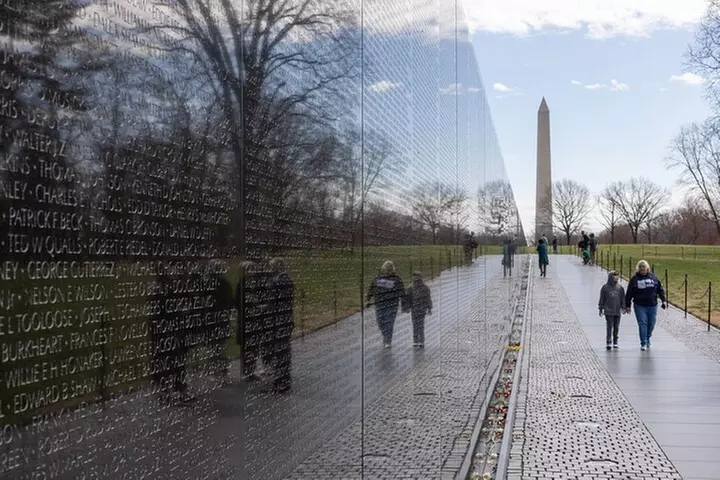 Monuments and Memorials Night Walking Tour