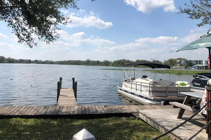 Pontoon Pub Crawl, 5 Lakeside Pubs and Restaurants Visit by Boat