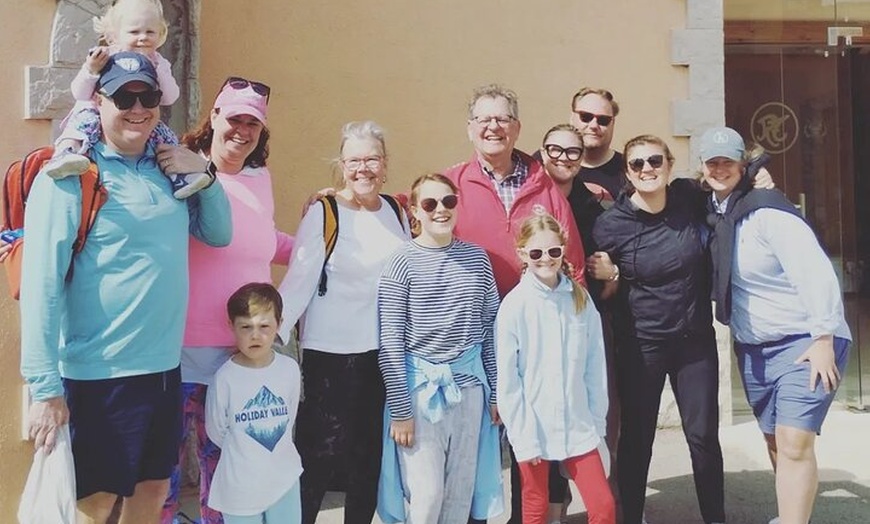 Image 8: Tour Montserrat : Almuerzo y visita a la bodega con recogida gratui...