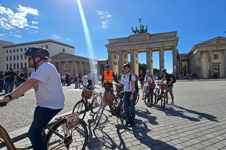 Berlin : Die beste Fahrradtour mit Berliner Guide und Geheimtipps - Primary Image