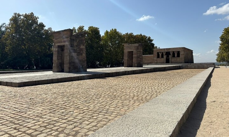 Image 10: Tour a pie por la Guerra Civil de Madrid con experto local