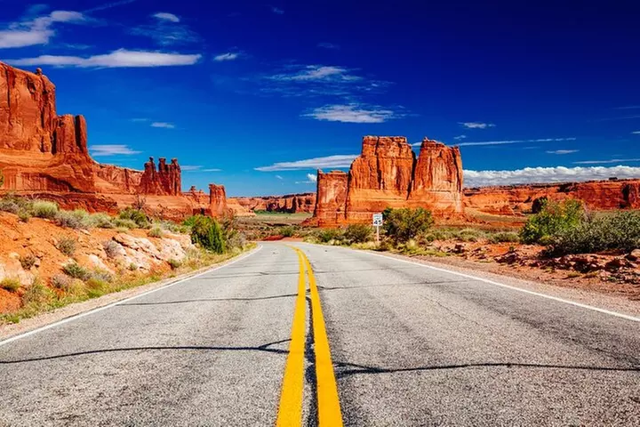Best Scenic Arches Tours w/ Walks: Pick 3hr, 4hr, 5hr, or 7hr
