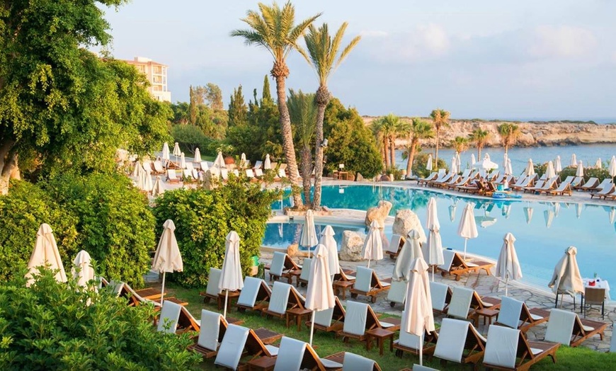 Image 2: ✈ CYPRUS | Paphos - Coral Beach Hotel & Resort 5* - Premium
