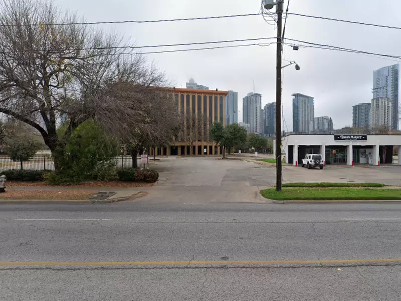 Parking at 210 E. Riverside Dr. Lot - P3084