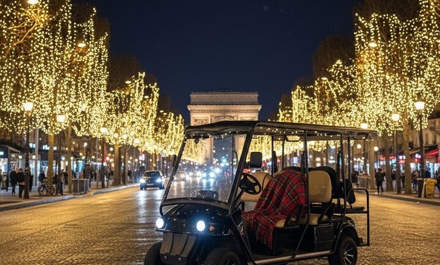 Image 5: Visite des Lumières de Noël de Paris en GolfCart : Expérience Privée