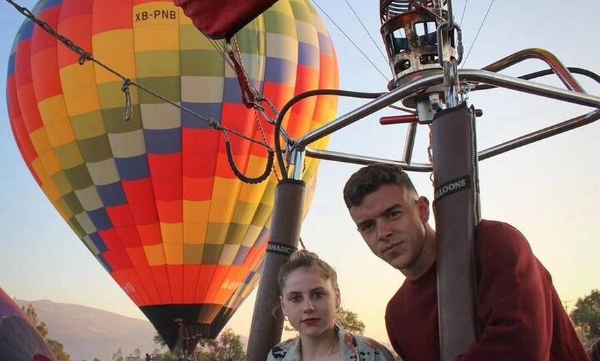 Image 10: Private Romantic Balloon Flight over Teotihuacan for Couples