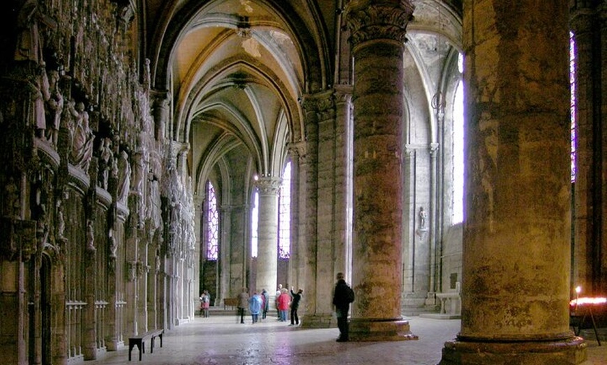 Image 4: Visite privée de la cathédrale de Chartres au départ de Paris