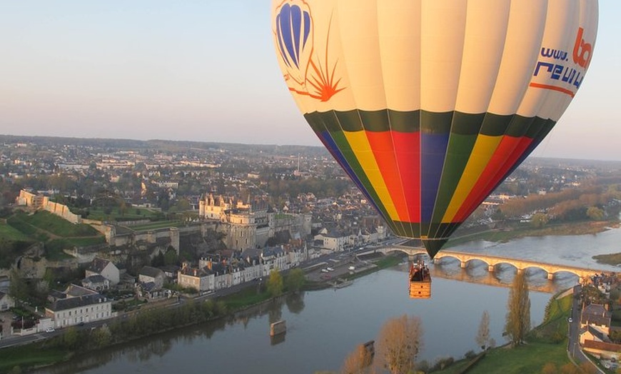 Image 1: Vol en montgolfière dans la vallée de la Loire au départ d'Amboise