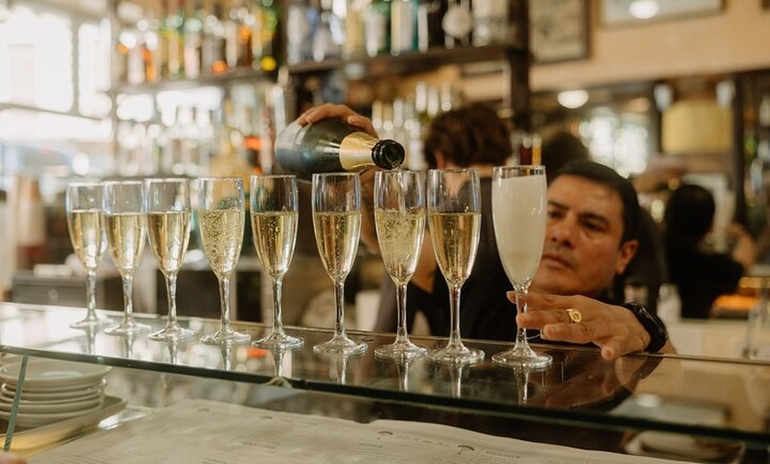 Image 6: Tour gótico de tapas y tabernas por Barcelona