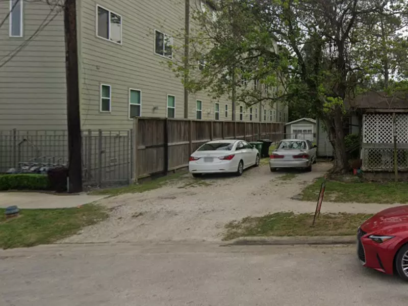 Parking at 1018 W. 18th St. Lot