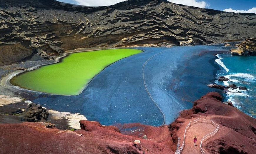 Image 4: Vino de Timanfaya y excursión panorámica privada en tierra