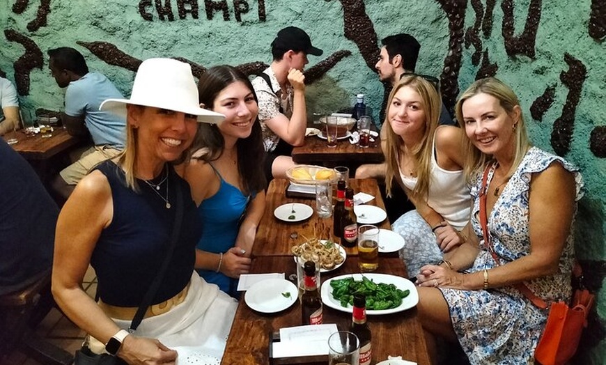 Image 12: Tour de tapas e historia que termina con churros con chocolate