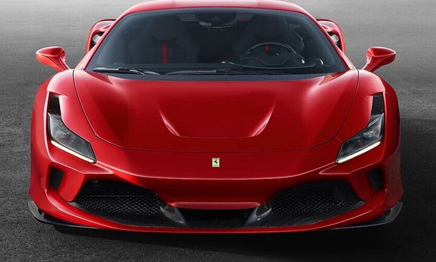 Image 1: Virée Bucolique en Ferrari F8 Spider Vallée de Chevreusse
