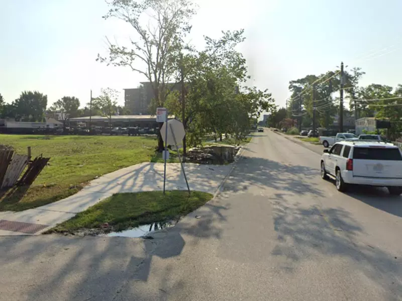 Parking at 2002 Beall St. Lot