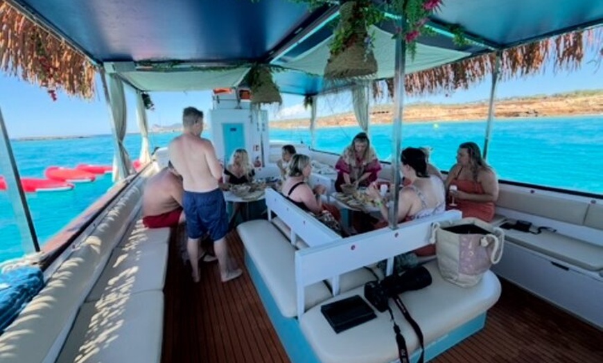 Image 13: Crucero por la playa y deportes acuáticos, tapas, bebidas y frutas.