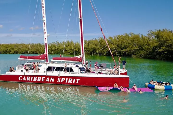 Sunset Sail in Miami: Complimentary Champagne Toast