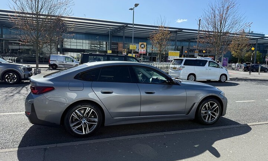 Image 2: Private Transfer London Hotel to Heathrow Airport