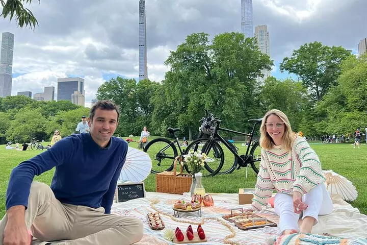 Private Central Park Bike Tour and Luxurious Picnic - Primary Image