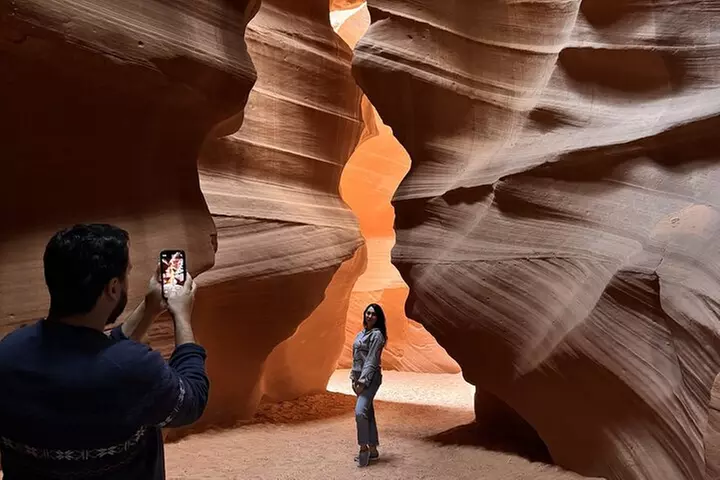 Page: (PRIVATE VIP) Hogan Upper Antelope Canyon Hiking Tour