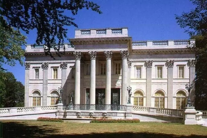 1-Day Small Group to Breakers, Marble House and Downtown Newport - Second Medium
