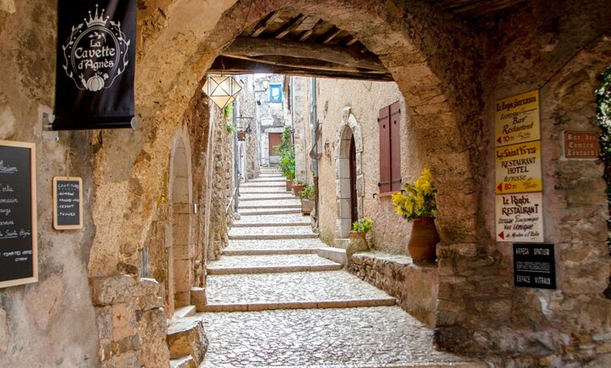Image 9: Roquebrune & château Grimaldi : village perché - Tour à pied