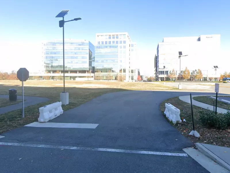 Parking at 2900 Potomac Ave. Lot - P2413