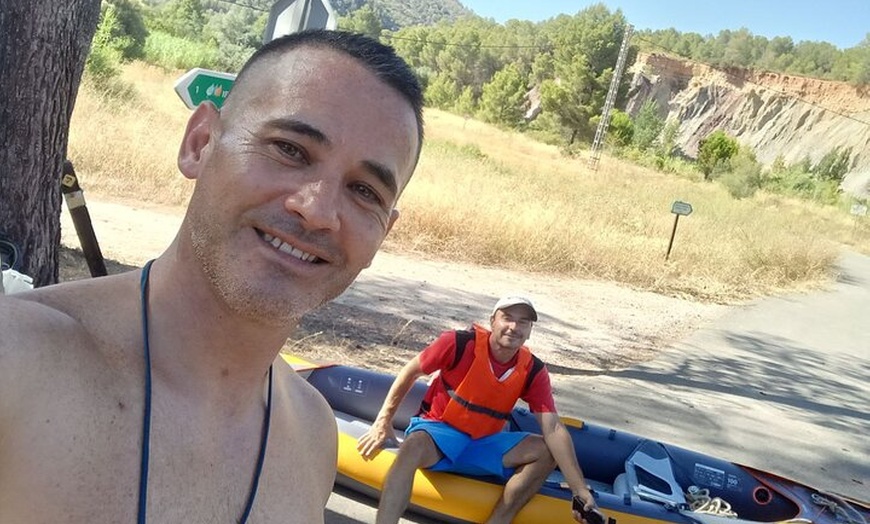 Image 3: Recorrido en kayak para toda la familia con cascadas y caminata