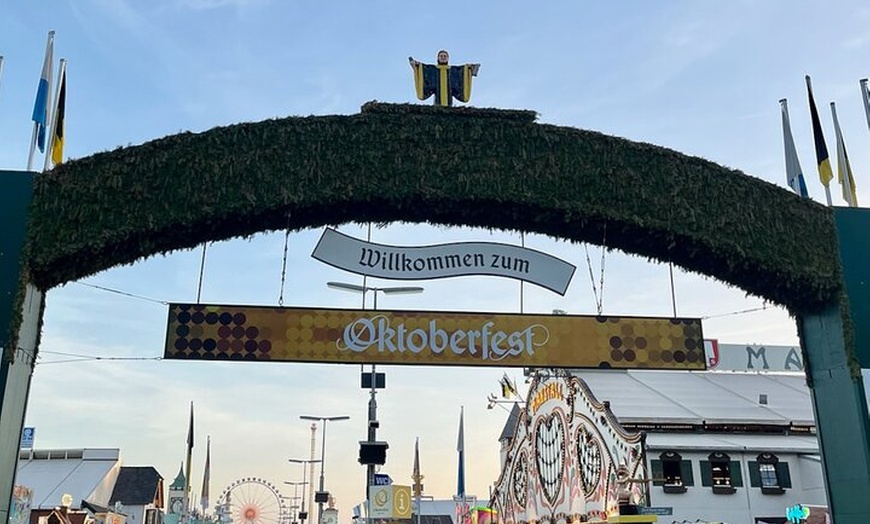 Image 2: Oktoberfest München Tour inkl. Tischreservierung, Essen & Trinken