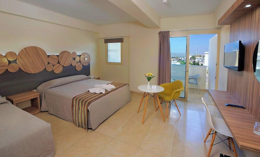 Image 11: ✈ ZYPERN | Ayia Napa - Nelia Beach Hotel 3*, 3 Nächte - Außenpool