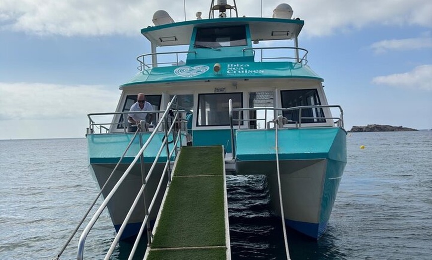 Image 25: Crucero de Ibiza a Formentera con snorkel, paella y barra libre