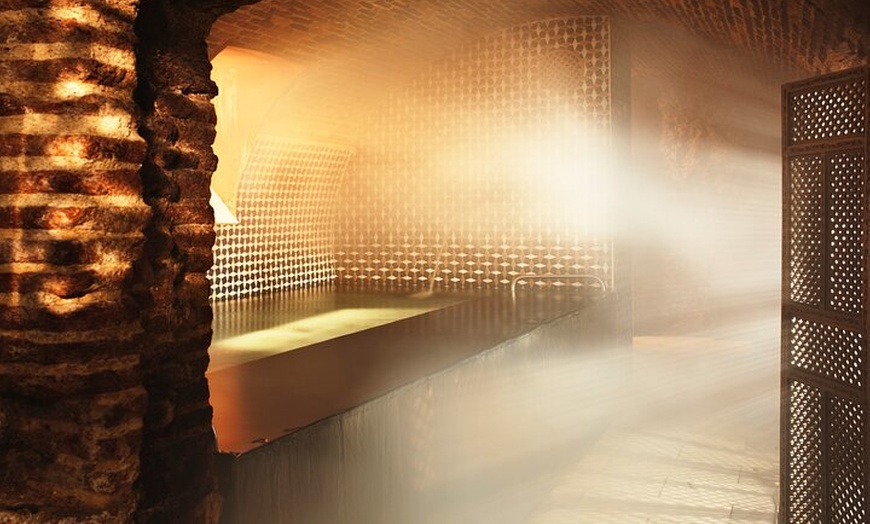 Image 3: Baños árabes y 15 min de masaje en el Hammam Al Ándalus de Madrid.