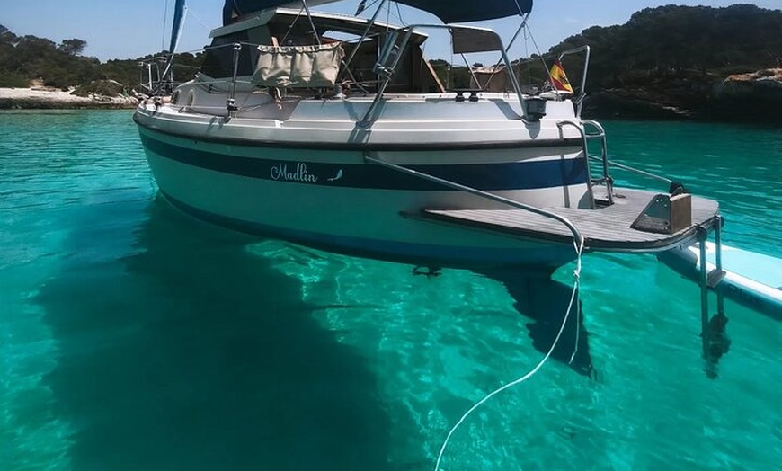 Image 3: Excursión privada a vela por Menorca desde Cala Galdana