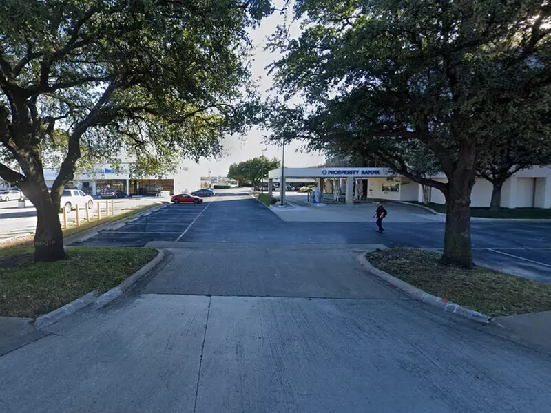 Parking at 4560 Belt Line Rd. Lot