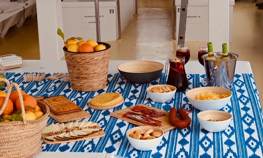 Image 10: Paseo en Barco al Atardecer en la Bahía de Alcudia Mallorca
