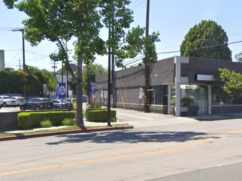 Parking at [SQ49] 4100 N. Riverside Dr. Lot