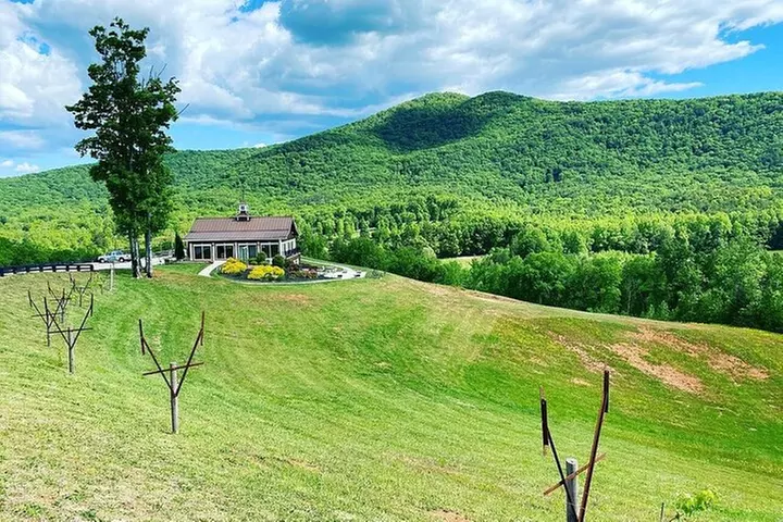 Helen Hike Wine and Dine Private Tour from Atlanta