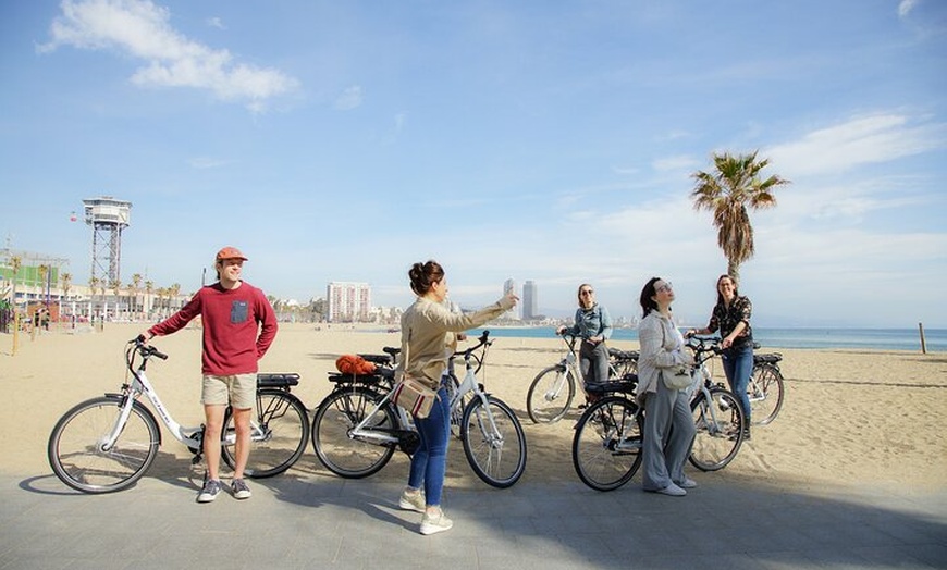 Image 7: Recorrido en bicicleta por lo más destacado de Barcelona