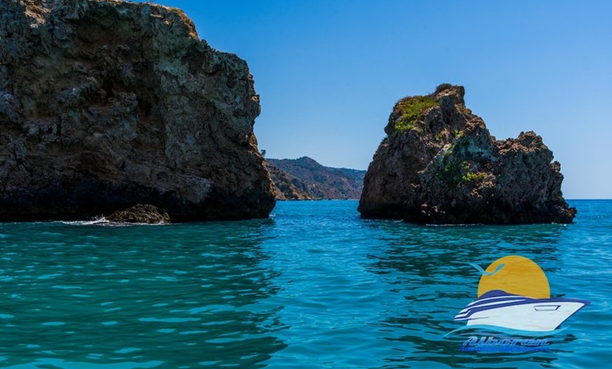 Image 6: Paseo en barco + Paddle Surf + snorkel + aperitivo + bebida