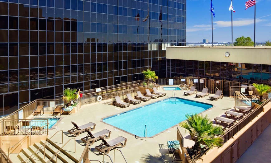 Image 1: ✈ CALIFORNIA | Los Angeles - Hilton Los Angeles Airport 4* - Piscin...